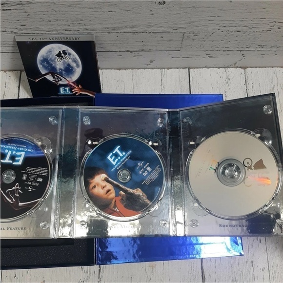 E.T. The Extra-Terrestrial Ultimate Gift Box Set 4-Disc DVD With Real Film Frame - Picture 8 of 9